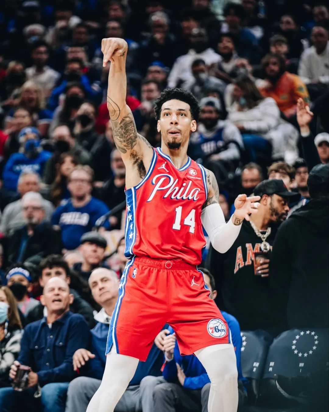 转折点！埃因霍温官宣签约；NBA常规赛清晨攻防权衡；媒体盛赞；临场指挥获称赞的简单介绍